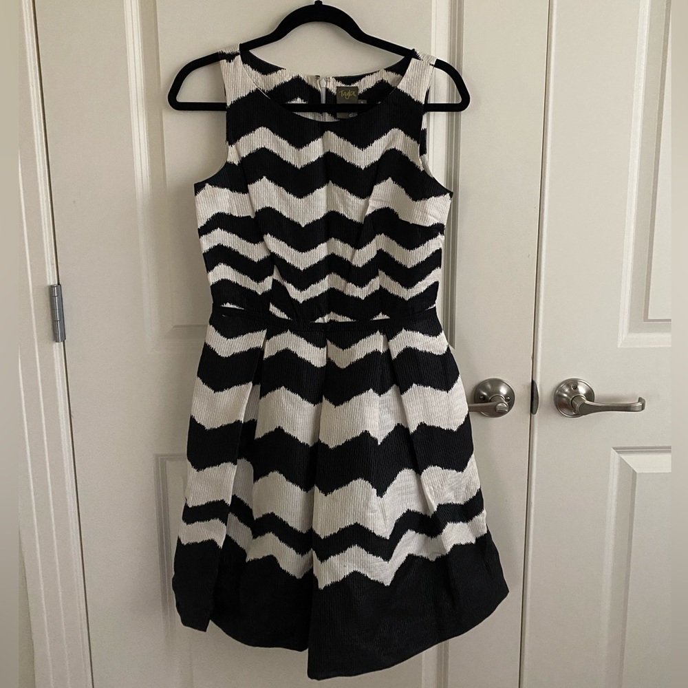 Taylor black and white sleeveless midi dress, size 4